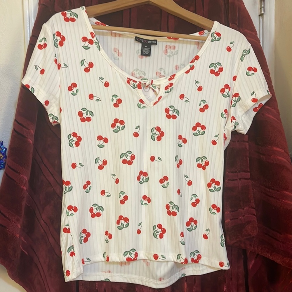 Xl Cherry shirt white size runs small